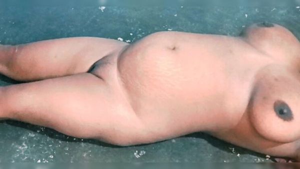 Desi Bhabhi Urmila Gets Sensual Full Body Massage at Indian Parlour - Aunty Pussy & Happy Ending - porntry.com - India on freevids.org