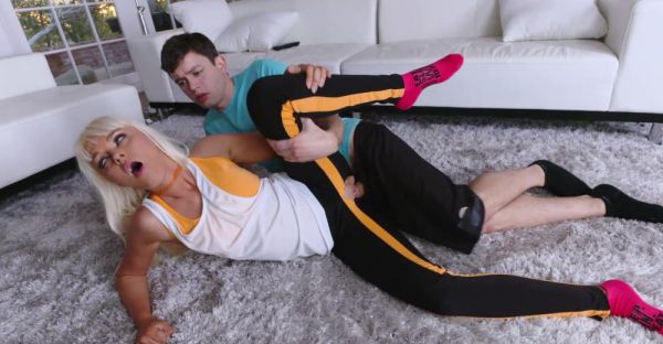 Blond babe Marie sucks and rides in her spandex - alphaporno.com on freevids.org