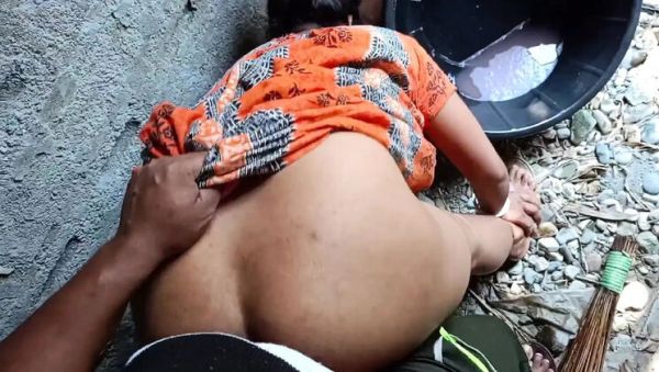 Desi Bhabhi Outdoor Bathroom Fuck - Doggy Style with Long Hair Indian Aunty New Video - porntry.com - India on freevids.org