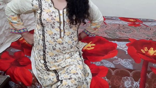 Desi Stepmom QueenbeautyQB Gets Warm Feeling in Cold - Hindi Homemade Big Tits & Blowjob - veryfreeporn.com on freevids.org