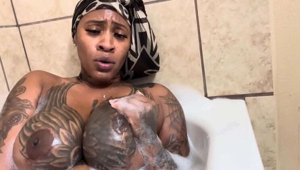 Sexy amateur Marrijanee solo in bathroom - big natural tits and huge ebony ass close-up - xxxfiles.com on freevids.org