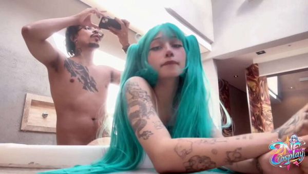 Amber Kai & QroZne Cosplay Hatsune Miku - PAWG Latina with Big Booty Gets Fucked Doggystyle - veryfreeporn.com - Brazil on freevids.org