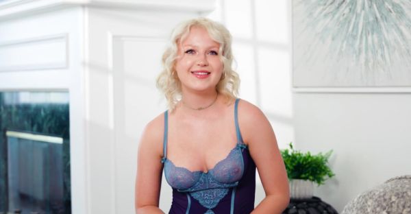 Blond bombshells Donny & Annaleigh indulge in a steamy POV BJ session - alphaporno.com on freevids.org