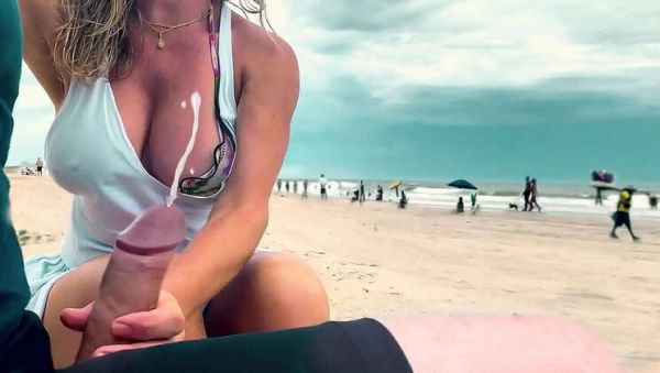 Big Booty MILF Jane R Gives Outdoor Handjob & Cumshot Close-Up POV - veryfreeporn.com on freevids.org