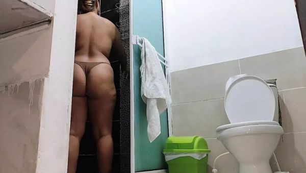 Naked Young Girl Shower Voyeur - Hidden Camera Recording in Bathroom - veryfreeporn.com - India - Egypt on freevids.org