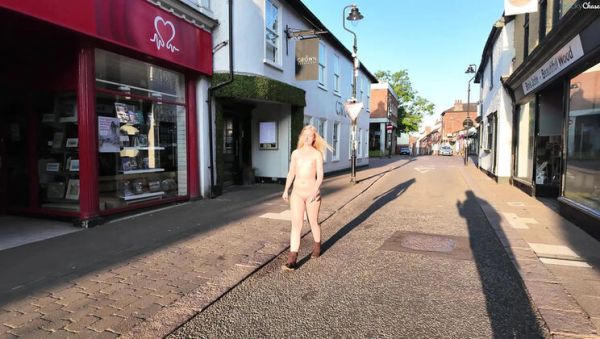 British Wife Becky Chase Goes Nude in Public at Night - Outdoor 4K Porn - veryfreeporn.com - Britain on freevids.org