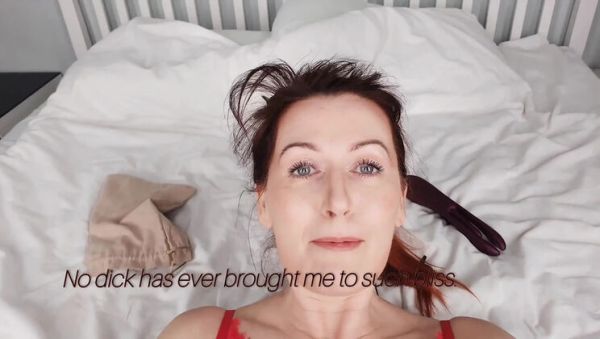 Horny Russian MILF GinnaGg Says No To Dick, Uses Vibrator On Hairy Pussy - Amateur Solo Masturbation - xxxfiles.com - Russia on freevids.org