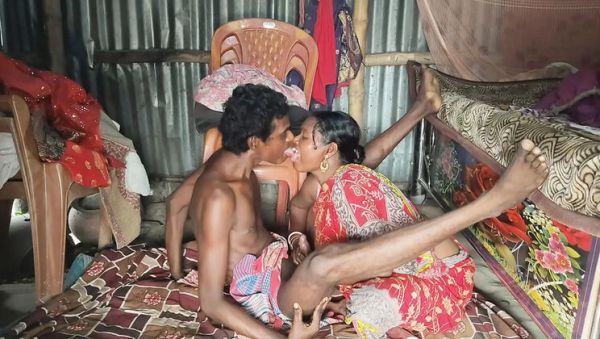 Desi Housewife Takes It Doggy Style - Anal Sex with Big Ass Indian Bhabhi - veryfreeporn.com - India on freevids.org