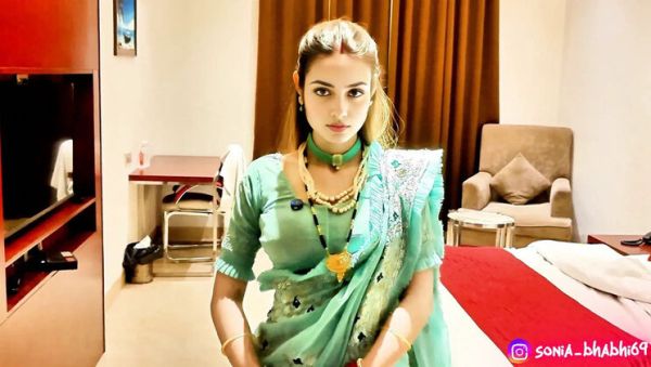 Desi Indian Housewife Calls Friend Home For Hardcore Sex - Full Hindi Audio with Sassysonia - veryfreeporn.com - India on freevids.org