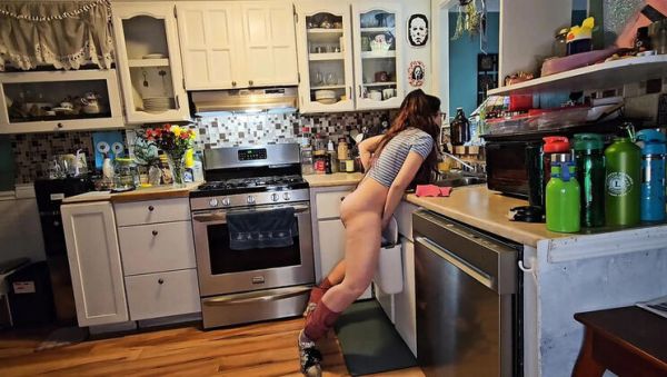 Nerdy Canadian Girl Desperate Pee in Kitchen Trash Can - Amateur Glasses Solo Pissing - veryfreeporn.com - Britain - Canada on freevids.org