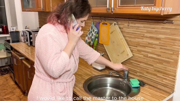 Katybigcherry Gets Her Ass Fucked By The Plumber After Calling Him To Fix The Sink - xxxfiles.com on freevids.org