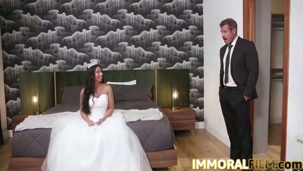 Shy Bride Ameena Green Hides in Room After Family Says Marriage Won't Last - Hardcore Deepthroat - veryfreeporn.com on freevids.org