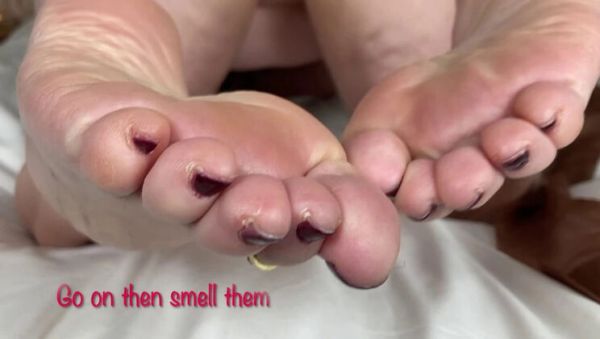 Mature British Granny Shows Bare Feet & Big Natural Tits - Homemade Foot Fetish Part 1 - xxxfiles.com - Britain on freevids.org