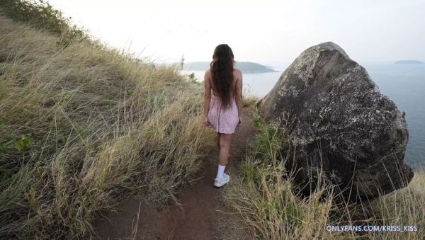 Petite amateur brunette deepthroats huge cock outdoors public sex - xxxfiles.com on freevids.org