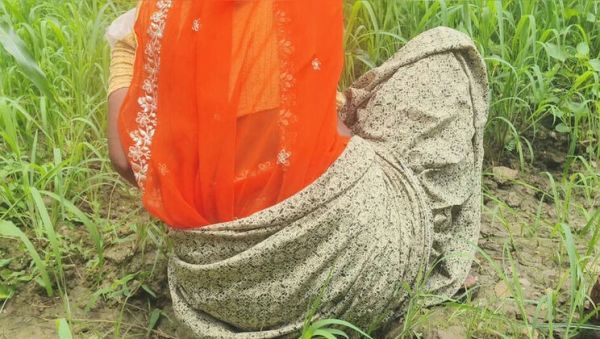 Desi Bhabhi Fingered and Squirting in Jungle Sex with Devar on Farm - porntry.com - India on freevids.org