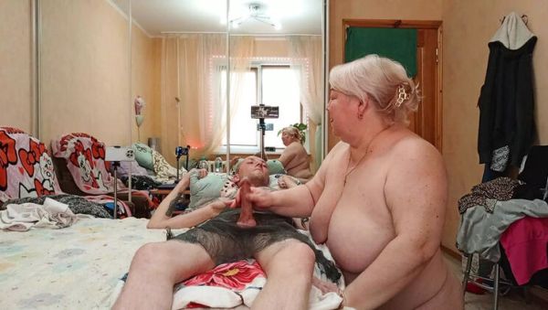 Zona901 MILF Friend Jerks My Dick With Oil Handjob Cumshot - xxxfiles.com - Russia on freevids.org