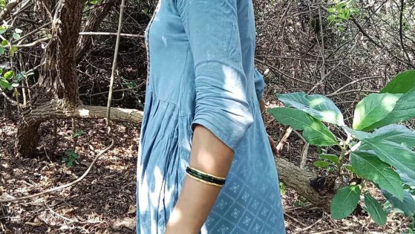 Indian Bhabhi Deep Throat Blowjob in Forest - Desi Village Wife Sucks Dick Hard - porntry.com - India on freevids.org