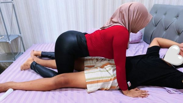 Horny Indonesian Hijab Stepmom Viral - Big Natural Tits Mom Cheats with Stepson in Homemade Sex - veryfreeporn.com - Britain - Indonesia on freevids.org