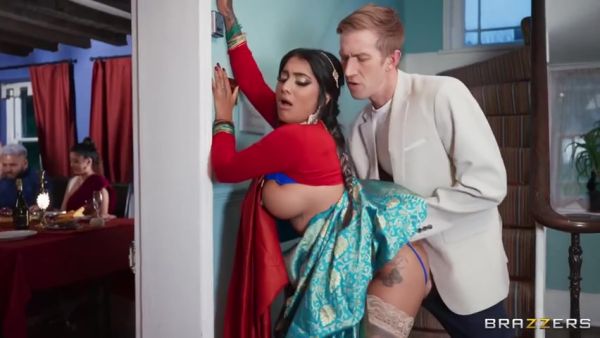 Yasmina Khan In The Bengali Dinner Party - desi-porntube.com - India on freevids.org