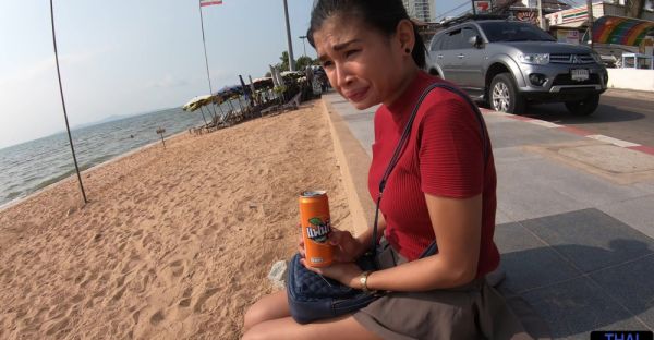 Thai amateur babe rubs her phony juggs in HD POV while getting a steamy handjob on the bed - alphaporno.com - Thailand on freevids.org