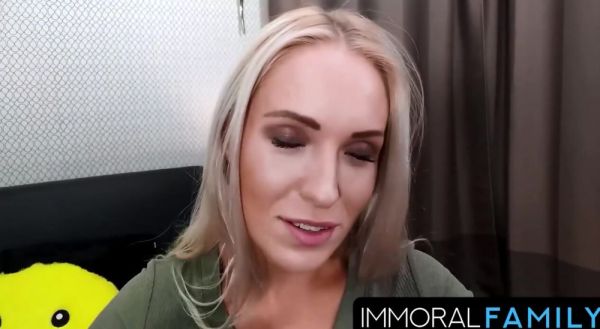 Angelika Grays Picnic Seduction Eat Fruit Leads To Eat Cock! - sunporno.com on freevids.org