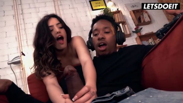 Sloppy Interracial Blowjob... She Gags On Every Inch Then Shoves It Back - Gamer Girl, Jesus Reyes And Penelope Cross - videomanysex.com on freevids.org