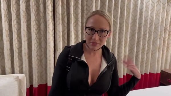 Crystal Clark - Stepmom Shares Hotel Bed With Me All Weekend - videohdzog.com on freevids.org