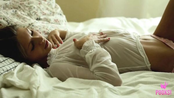 Perky teen Roxana cums hard with a vibrator on her tight snatch - xxxfiles.com - Britain on freevids.org