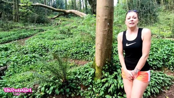Desperate Jogger Pisses Outside While You Watch - veryfreeporn.com on freevids.org