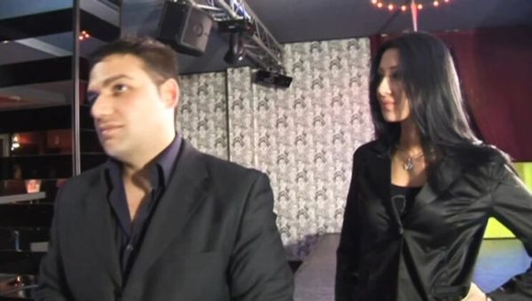 Wife Gets Fucked by Two Guys for a Favor and Squirts All Over - veryfreeporn.com - Italy on freevids.org