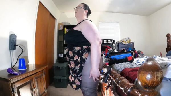 Thick BBW MILF Strap-Down Huge Dildo Till She Squirts in Pantyhose - veryfreeporn.com - Britain - Usa on freevids.org