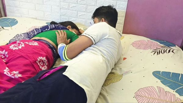 Stepbrother fingers tight teen pussy and cums on her tits - veryfreeporn.com - Britain - India on freevids.org