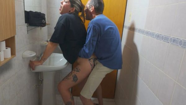Cheating Wife Almost Caught Me Fucking My Brother’s Wife In The Bathroom - veryfreeporn.com - Argentina on freevids.org