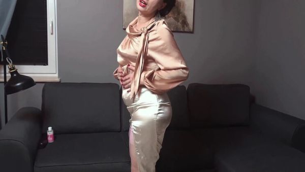 Hairy Bush and Seamed Stockings: Big Natural Tits Dildo Fun with Wanilianna - Part 1 - veryfreeporn.com - Britain - Poland on freevids.org