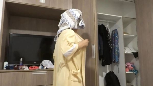 Horny Stepmom Returns From Beach, Strips, Pisses, Bathes, Then Watches Me Jerk Off - veryfreeporn.com - India on freevids.org