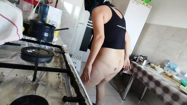 Sexy Mom Big Tits Hairy Pussy Cooks Breakfast Naked - porntry.com - Britain on freevids.org
