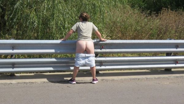 Blonde MILF Patricia Flashes Her Ass on the Road - veryfreeporn.com - Argentina on freevids.org