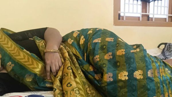 Cheating Housewife Pushpa Valli Gets Fucked Threesome - veryfreeporn.com - India on freevids.org