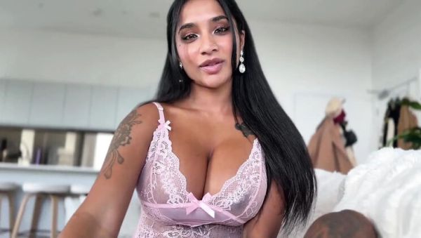 Yasmina Khan gets pleasured by American friend's BBC while husband is away - veryfreeporn.com - Usa on freevids.org