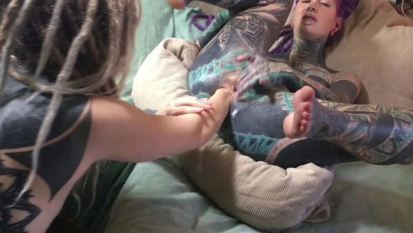 Dreadlocked & Tatted Lesbians Fist Each Other's Tight Holes - veryfreeporn.com - Britain on freevids.org