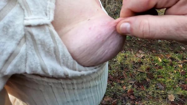 Hard Nipple Squeeze Outside - veryfreeporn.com on freevids.org