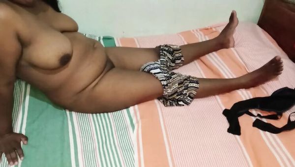 Sri Lankan Aunty Fucks Black Cock in Bed - Dirty Talk Hindi Desi Sex - veryfreeporn.com - Sri Lanka on freevids.org