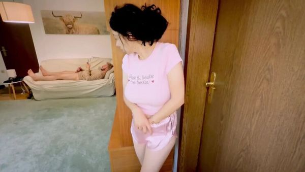 Naughty Teen Stepdaughter Sucks Stepdaddy's Big Dick While Stepmom Is Away - porntry.com - Russia - Britain on freevids.org