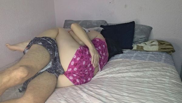 My horny stepsister gives me a boner when she hugs me in bed - veryfreeporn.com - Brazil on freevids.org