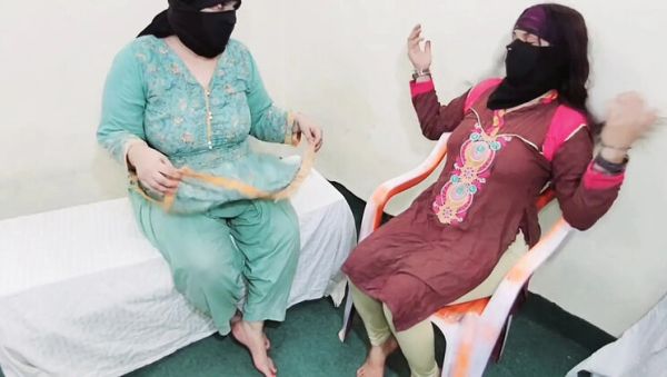 Netu gets rough anal threesome with two Indian Muslim bhabhis and devar - veryfreeporn.com - India on freevids.org