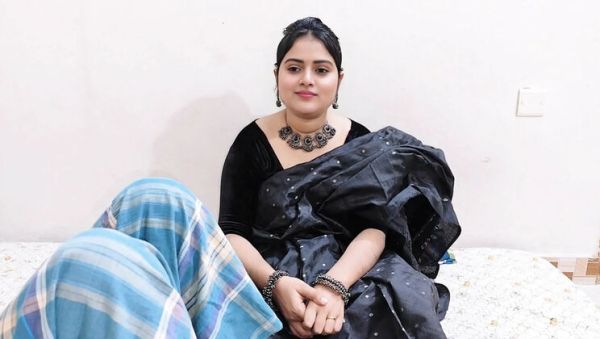 Indian Bhabhi Eshita Gets Classy Romance with Devar - Hot Handjob Fun - veryfreeporn.com - India on freevids.org