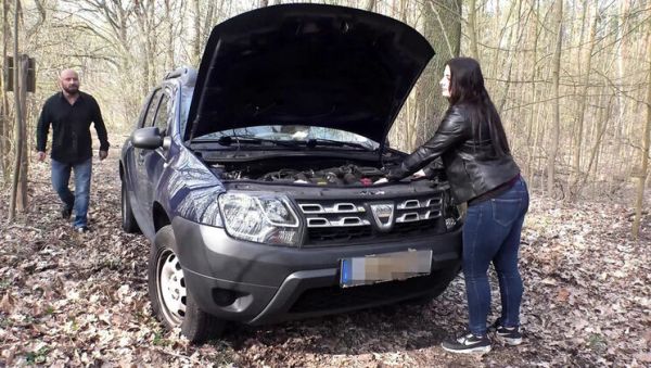 She sucks his big cock before he helps her fix the car - veryfreeporn.com - Germany on freevids.org