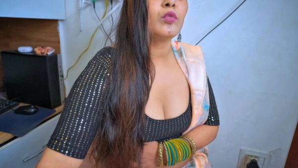 Hot Auntie Pisses While Getting Fucked - Desi Chachi Squirt Blowjob HD - veryfreeporn.com - India on freevids.org
