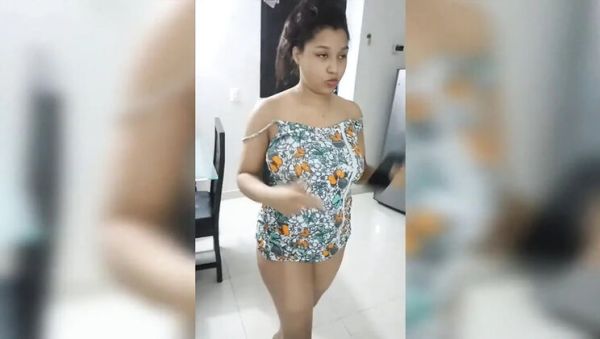 Paying My Stepsister With a Blowjob After I Do Her Nails - porntry.com - Spain on freevids.org