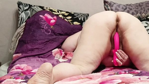 Stepmom Zona901 Shows Off Her Big Natural Tits, Ass, and Pussy - veryfreeporn.com on freevids.org